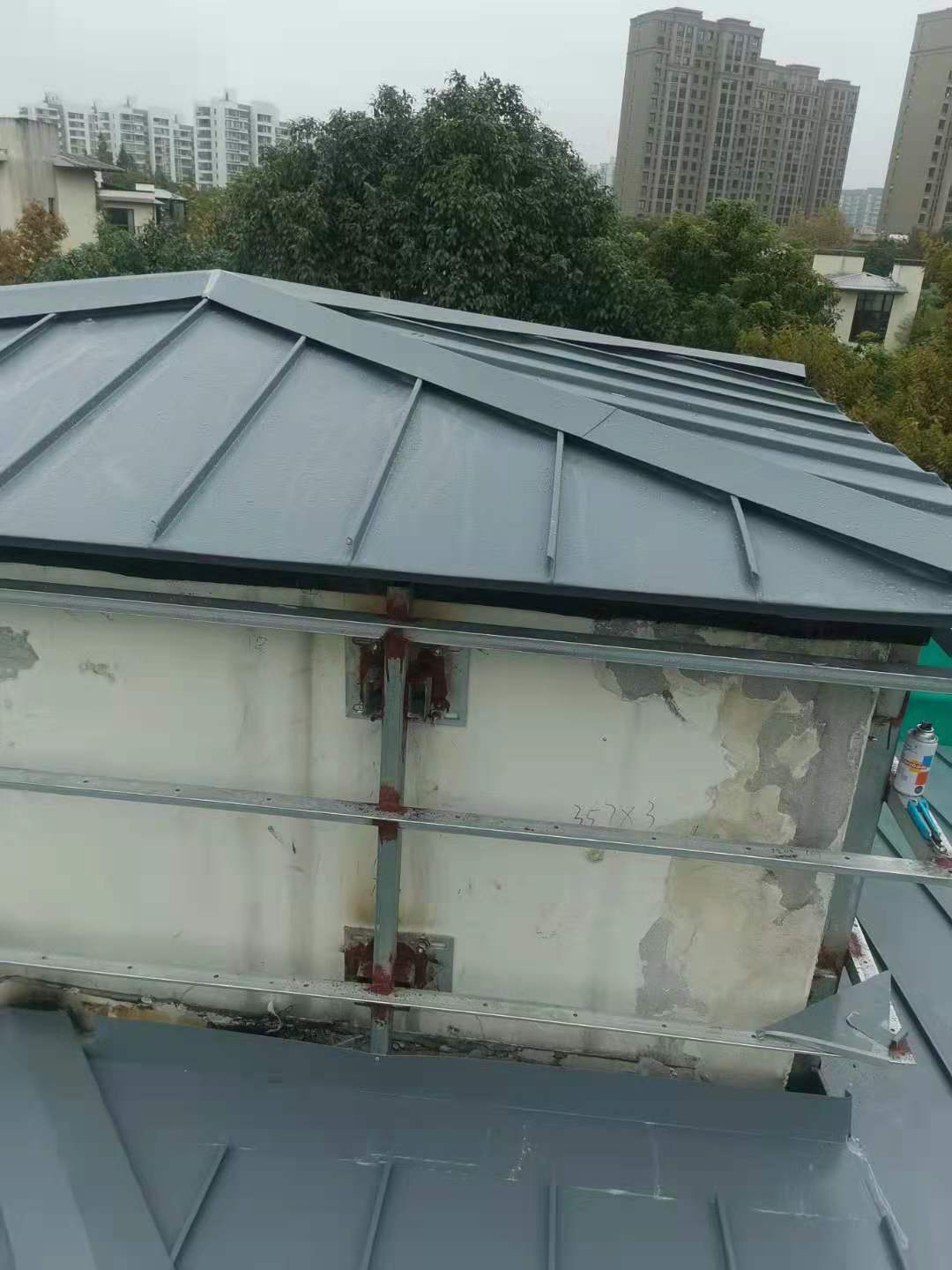 上海別（bié）墅鈦鋅板屋麵